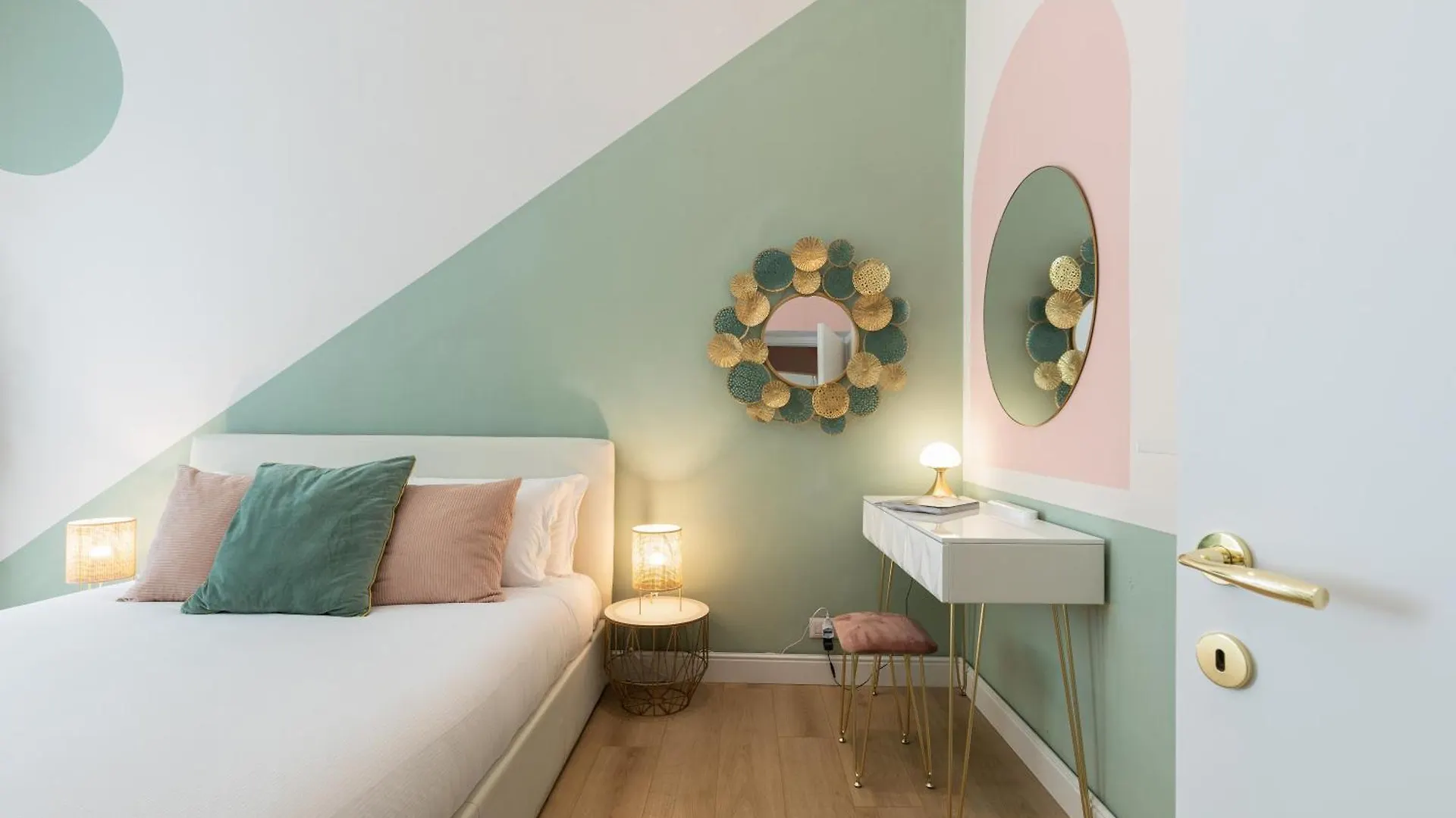 The 38 Home L Homkeey Luxury Apartment I Colosseum Rome Italy